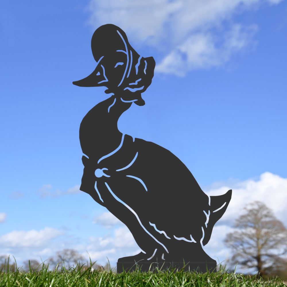 black_mrs_duck_silhouette_outside