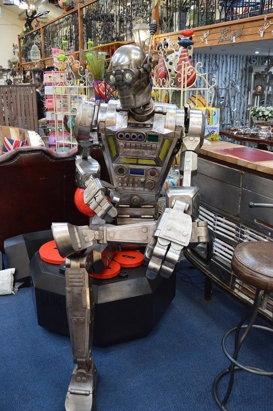 New robot in residence in our sculpture