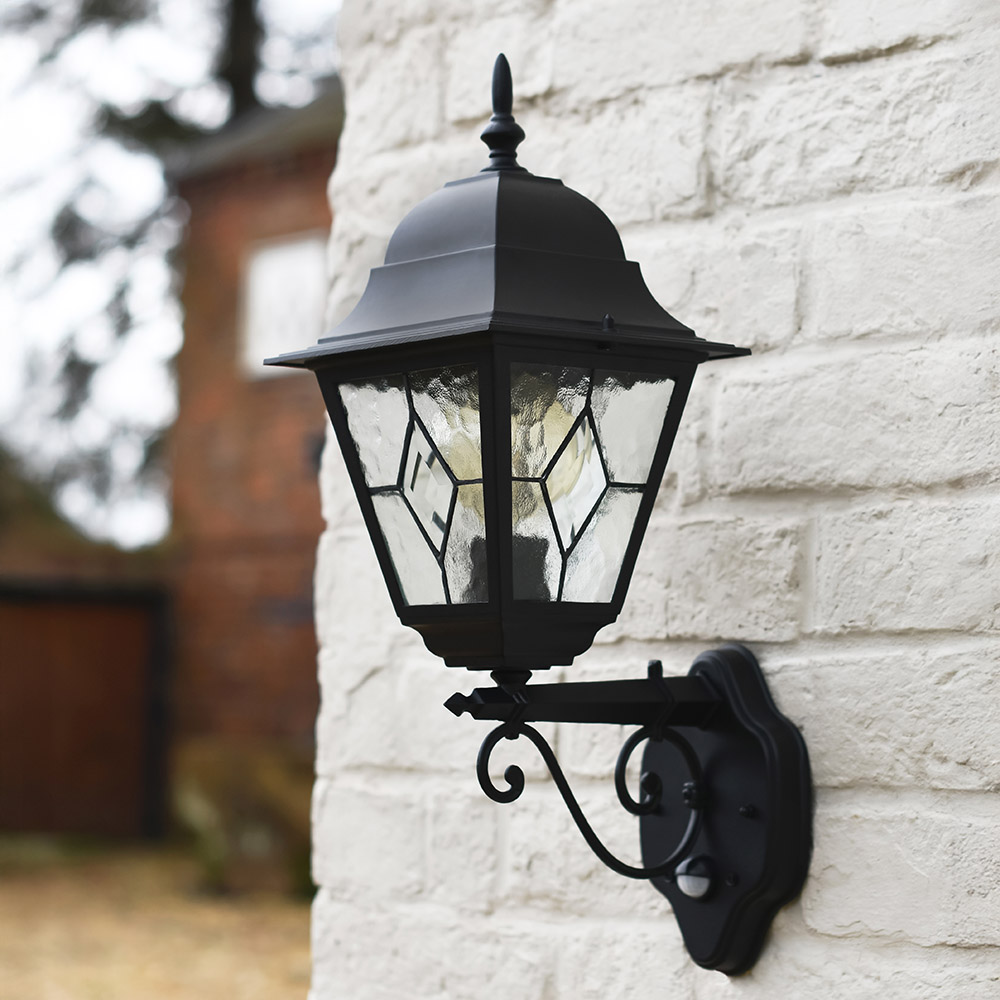 Traditional Outdoor Wall Lights