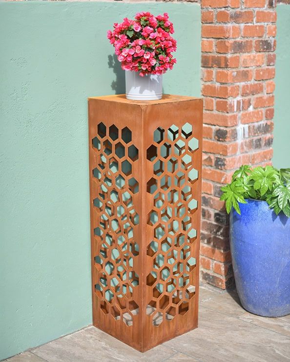 Decorative 'Alveare' Rustic Honeycomb Garden Column