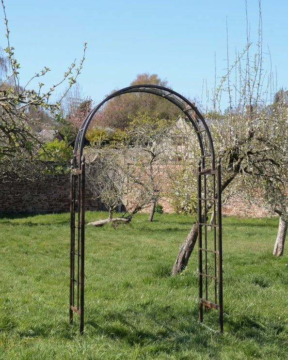 Ornate 'Surmaville' Clear Lacquer Steel Rose Arch - 2.2m