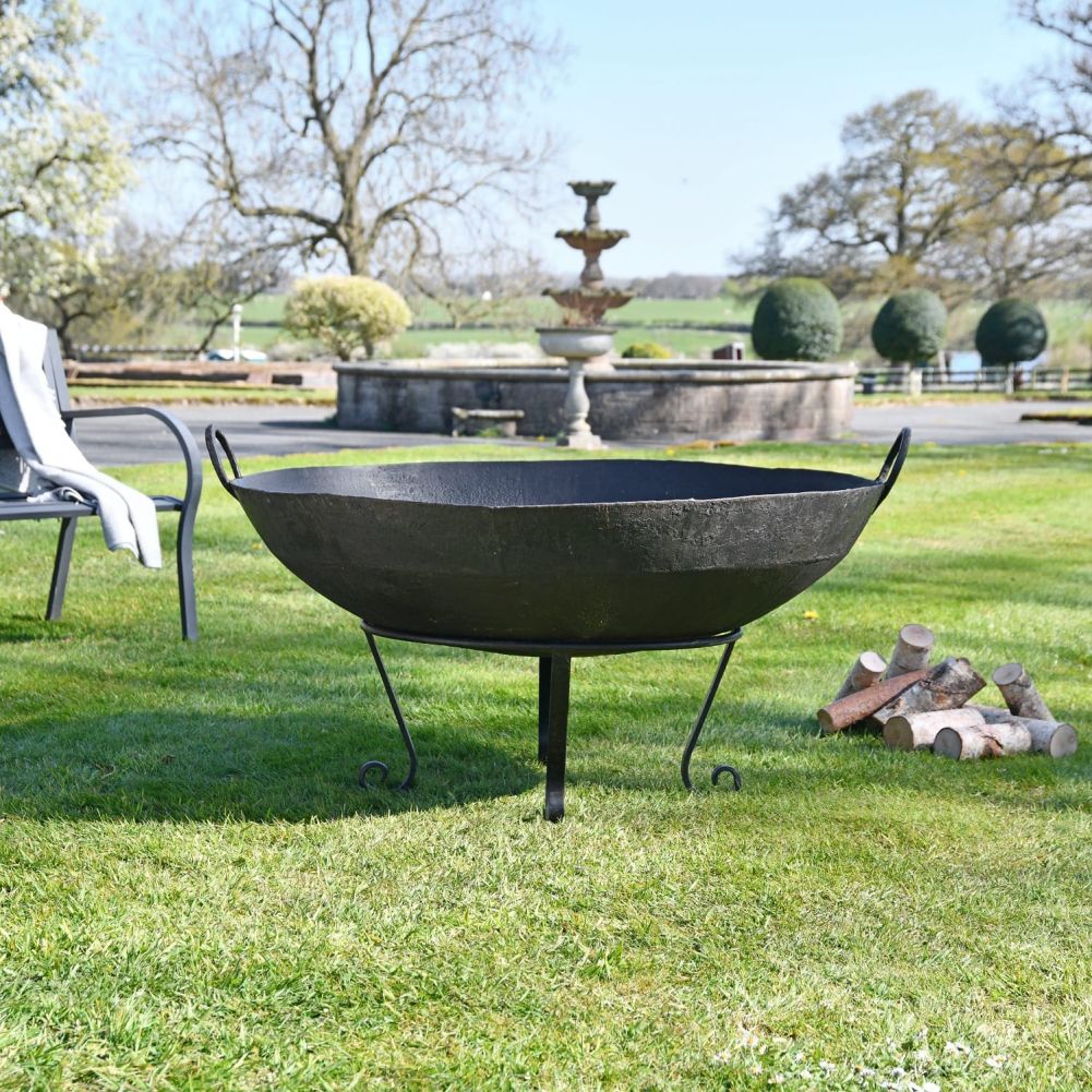 110cm Iron Kadai Fire Bowl in Garden Setting 