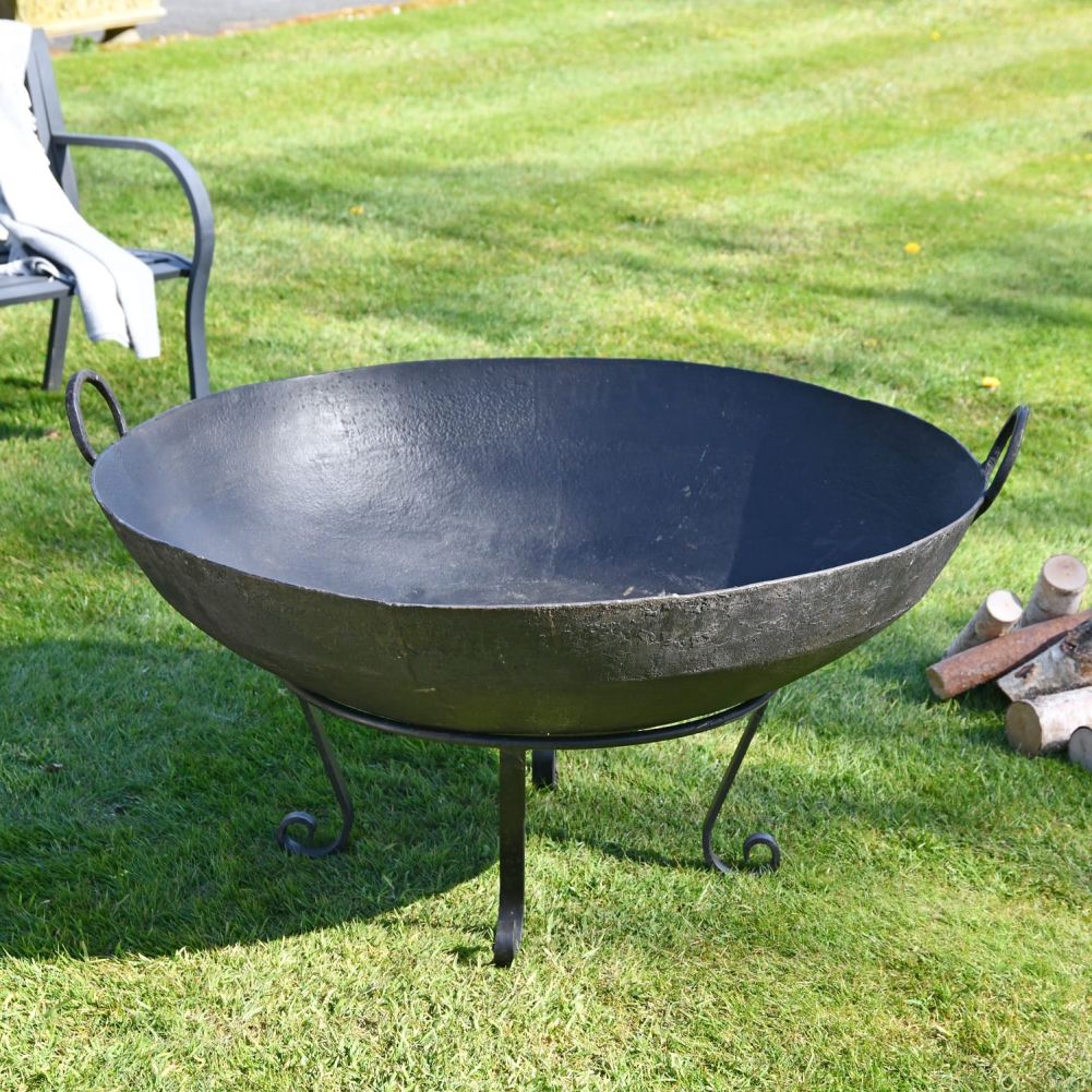 110cm Kadai Bowl in Garden Setting with Handles Down 