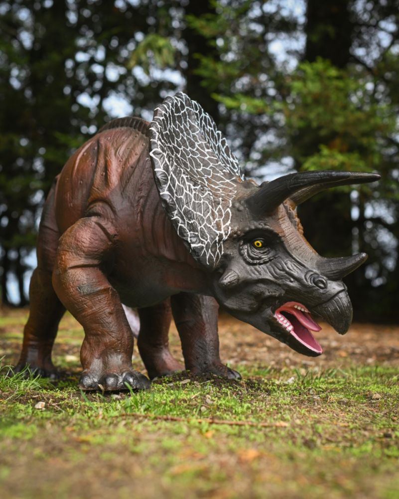 almuinium triceratops garden sculpture