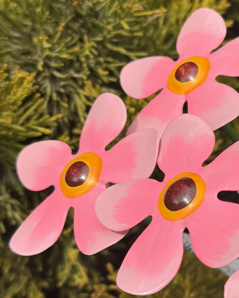 Bright Pink Mini Steel Forget Me Not Details