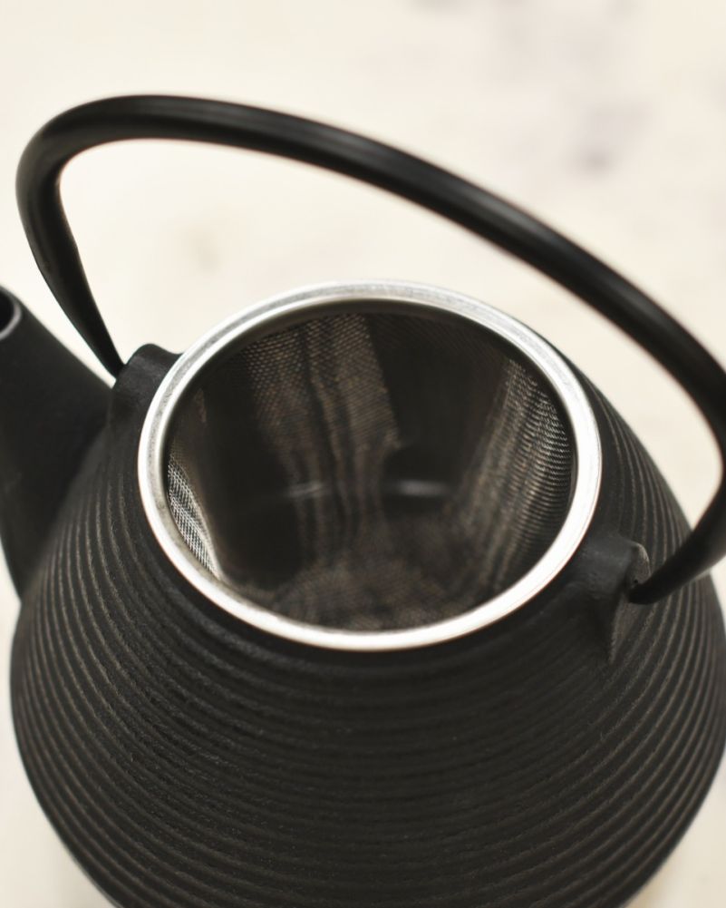 Cast Iron Black Japanese Teapot With Strainer