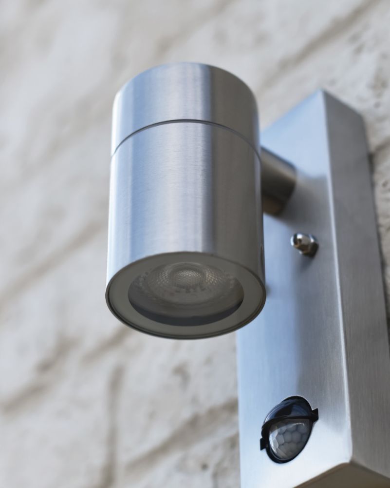 Contemporary Wall Light With Glass Diffuser