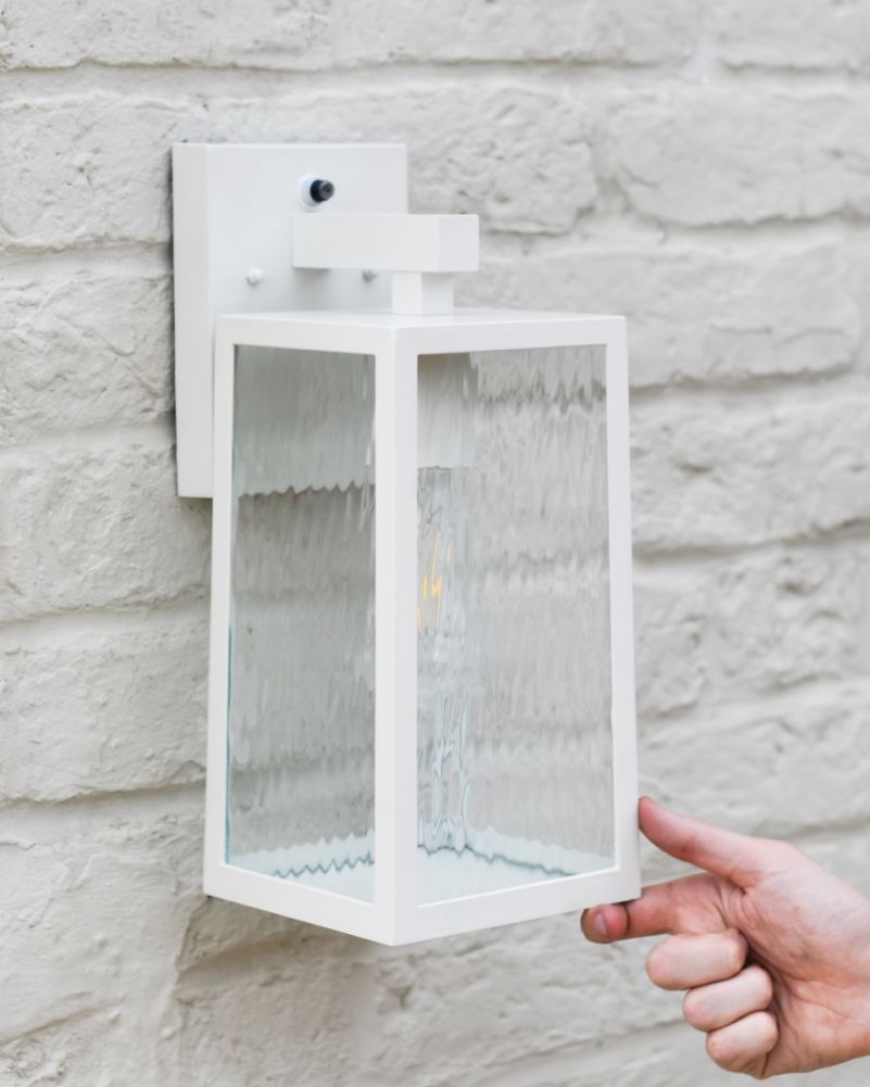 Contemporary White 'Caja' Wall Light - Hammered Glass Scale