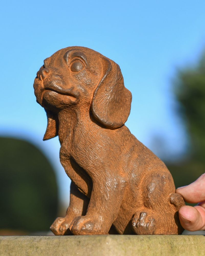 RUSTIC CAST IRON CHARMING SITTING DOG