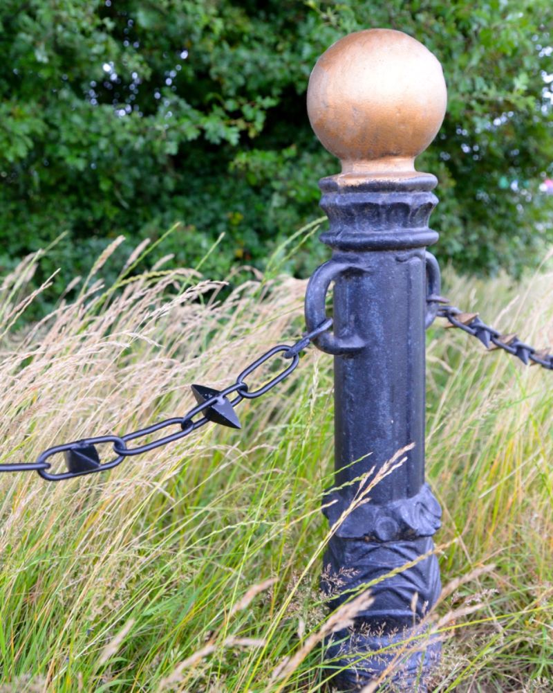 Spiked Steel Black Chain on bollard