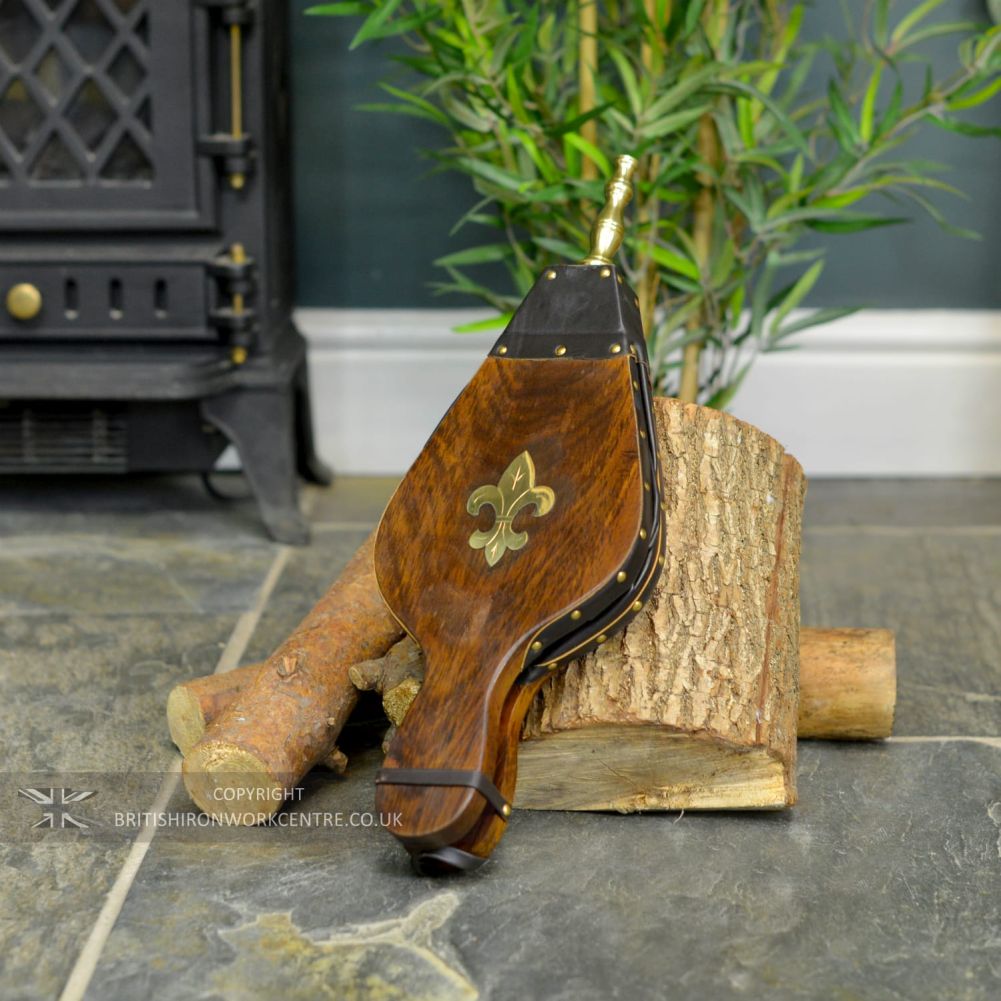 “Watson House” Traditional Wooden Fireplace Bellows