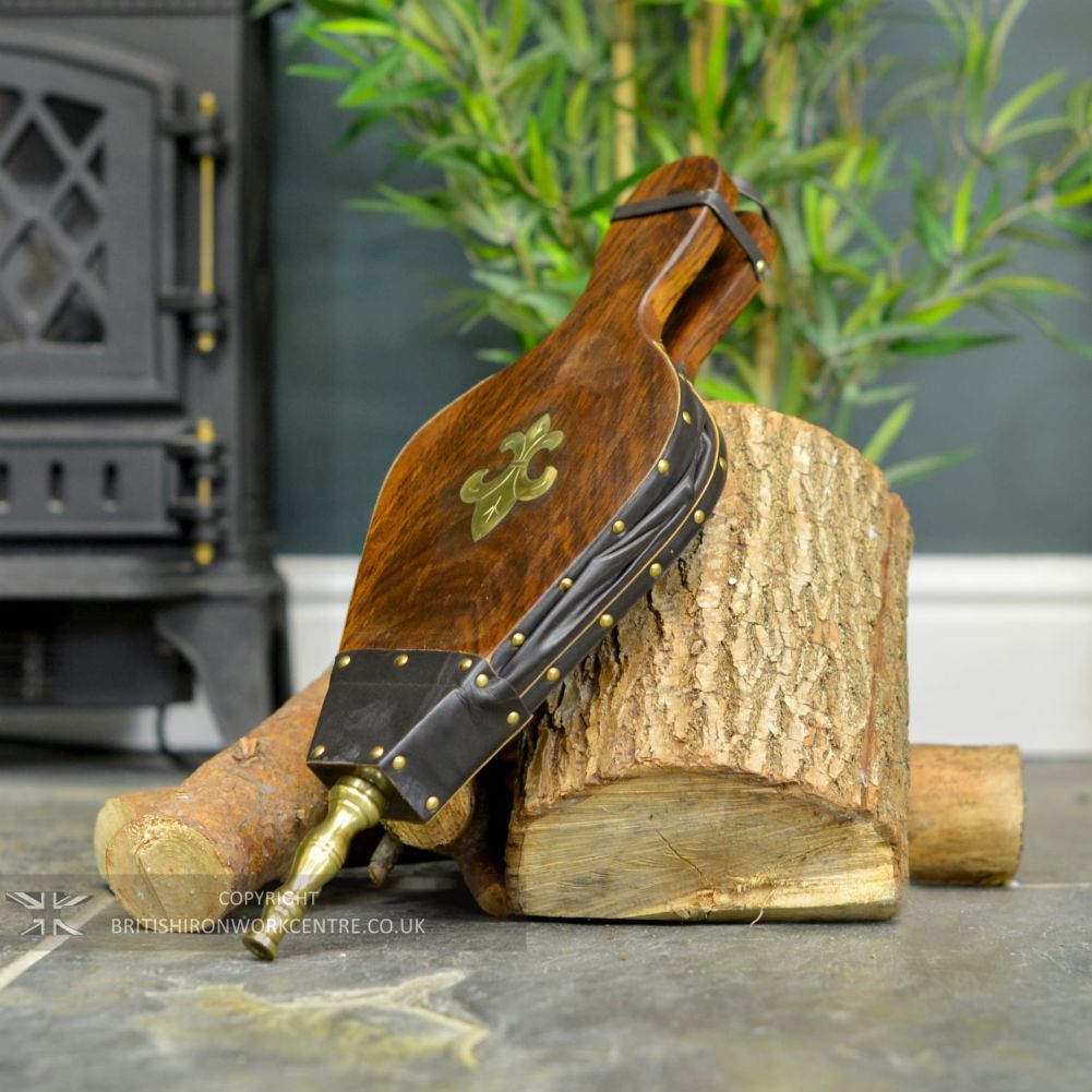 “Watson House” Traditional Wooden Fireplace Bellows