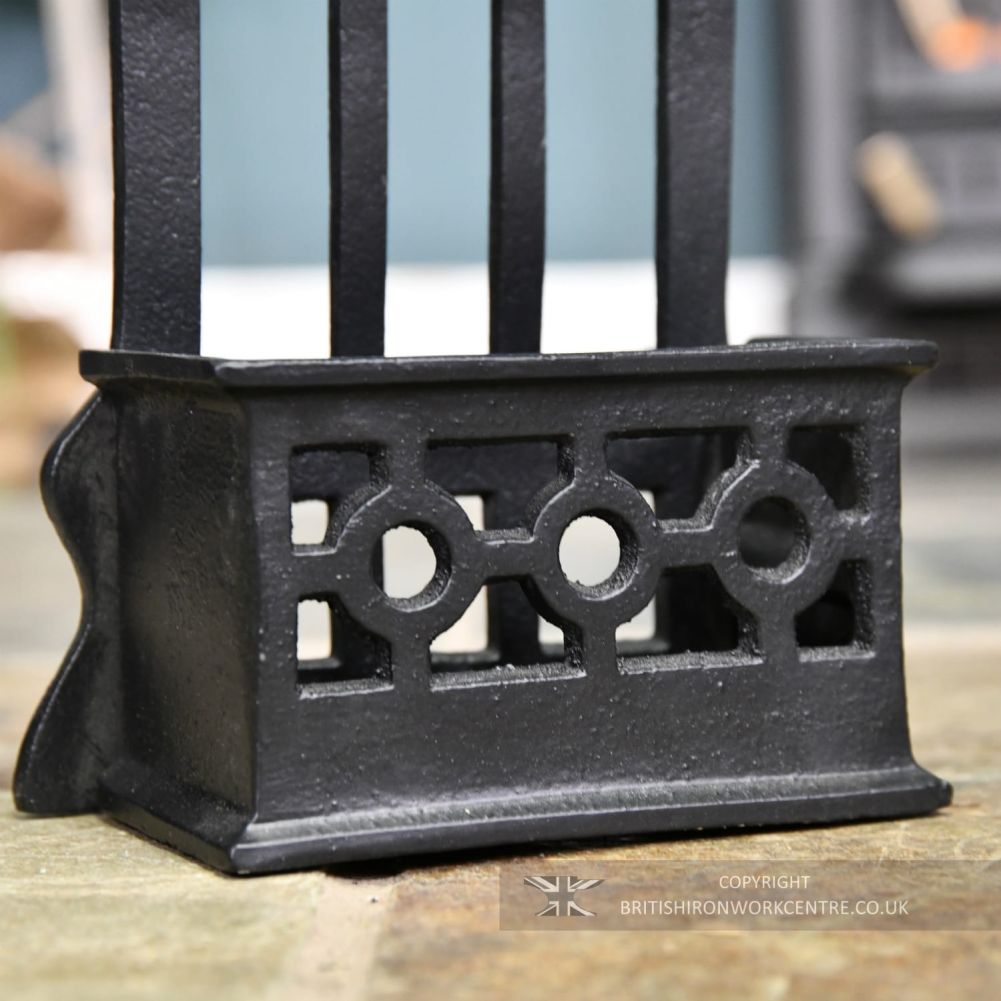 The 'Lodge' Black Cast Iron Companion Set with Tool Holder 41cm close up of the base