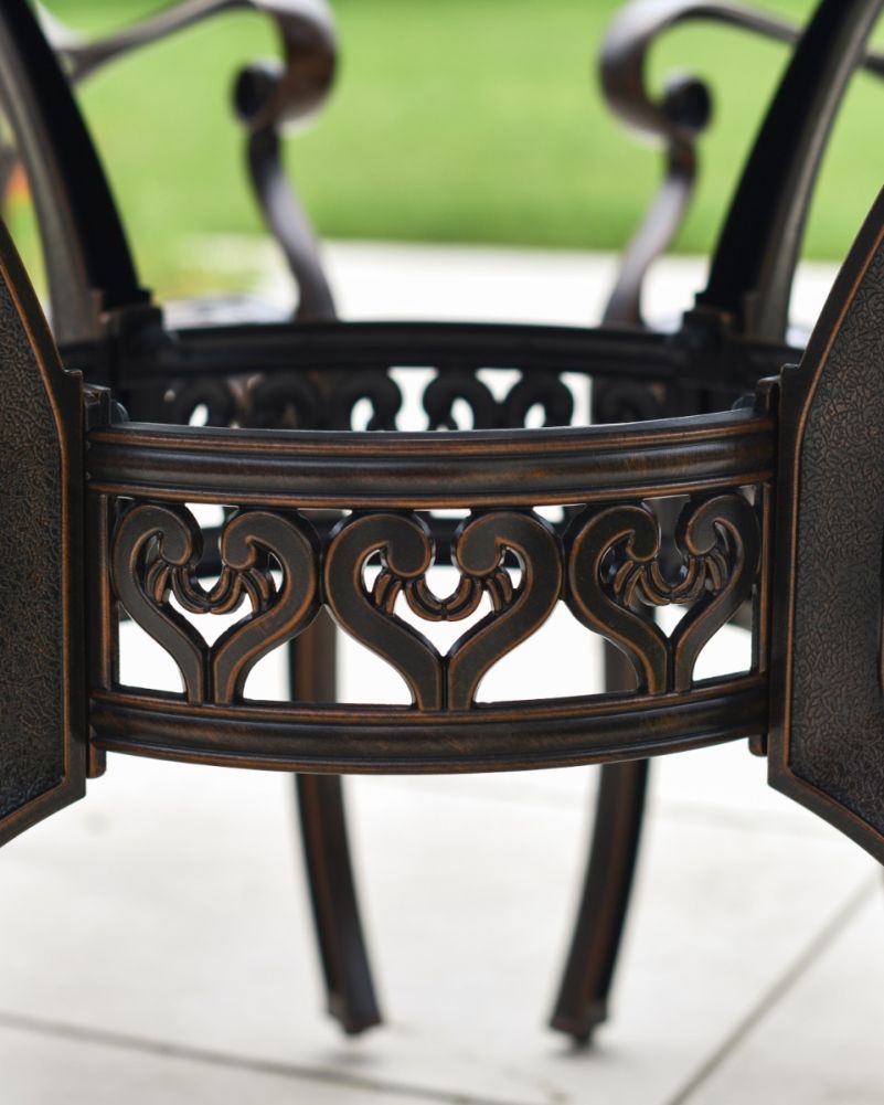 Heart Shaped Design On Table Bracket