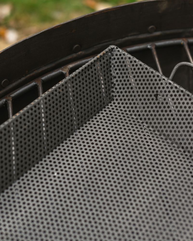 Heavy duty iron bbq vegetable grill pan
