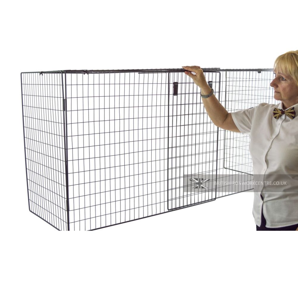 Hunworth Extendable Nursery Fire Guard to Scale
