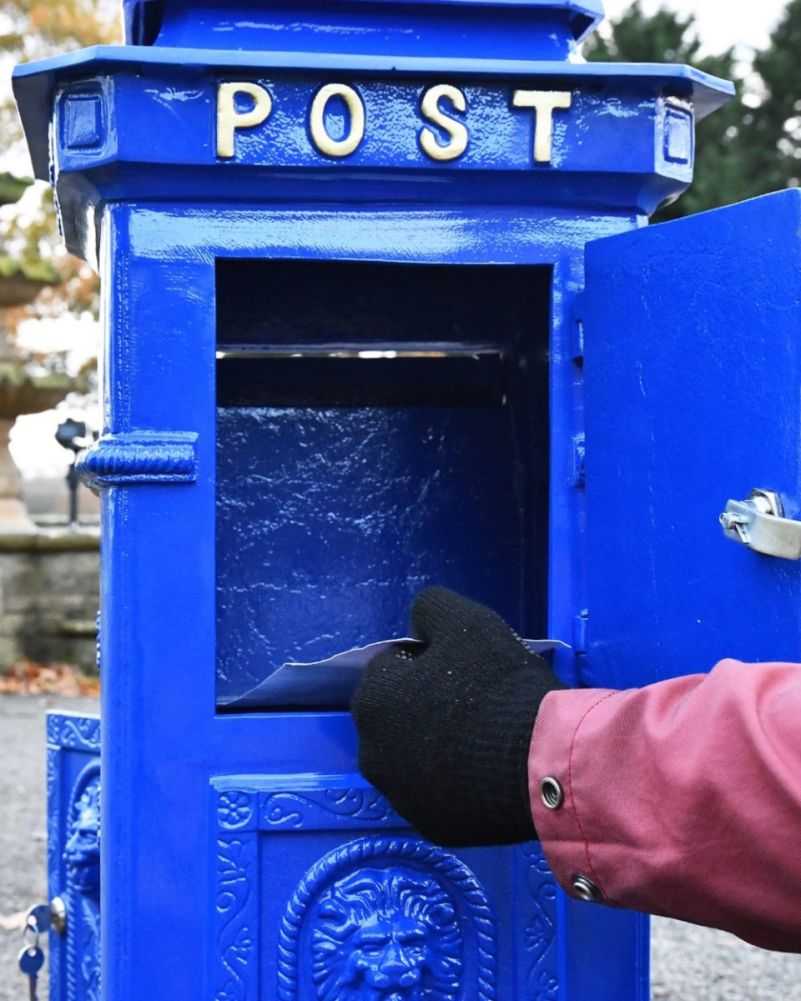 Image of lockable door open 