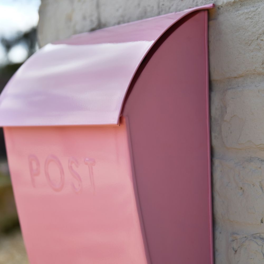 Close up of curved lid 