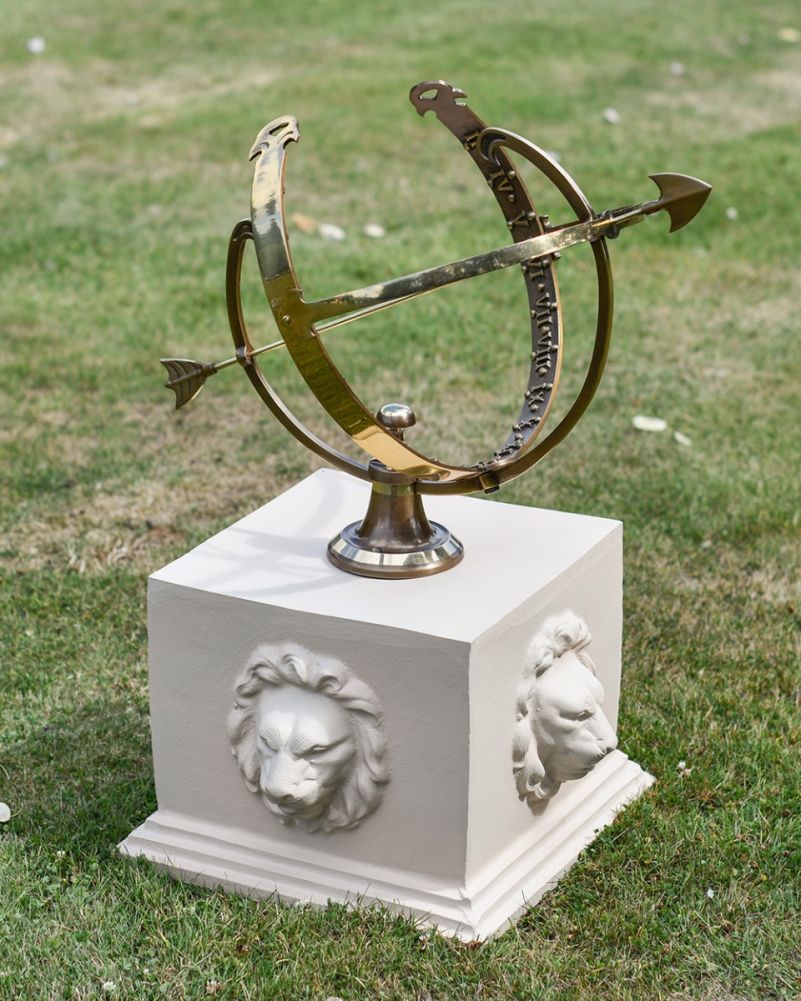 'Leone' Ornate Cream Cast Aluminium Sundial Column Above