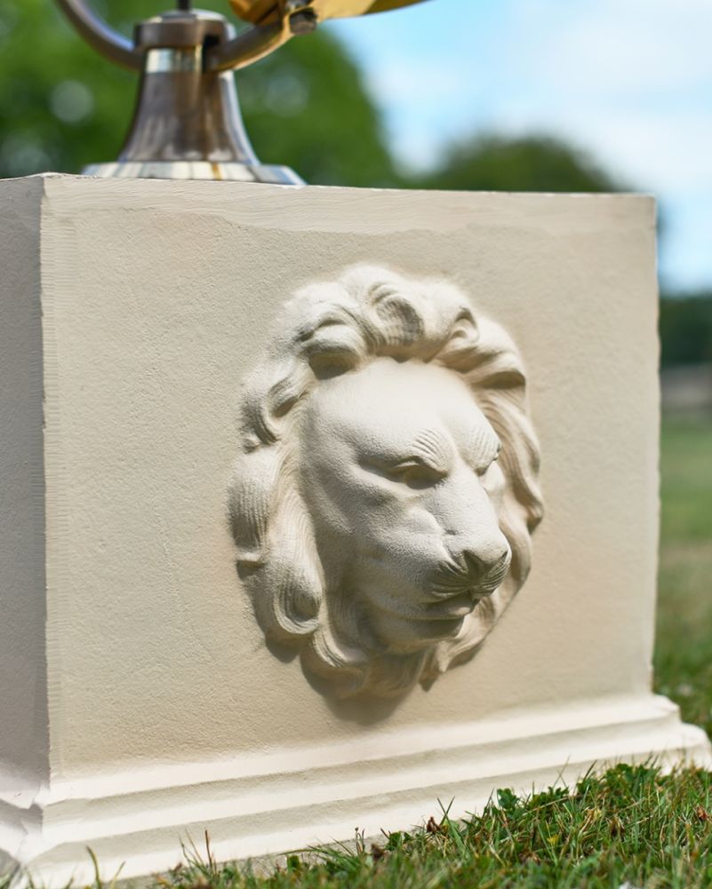 'Leone' Ornate Cream Cast Aluminium Sundial Column Cloise Up