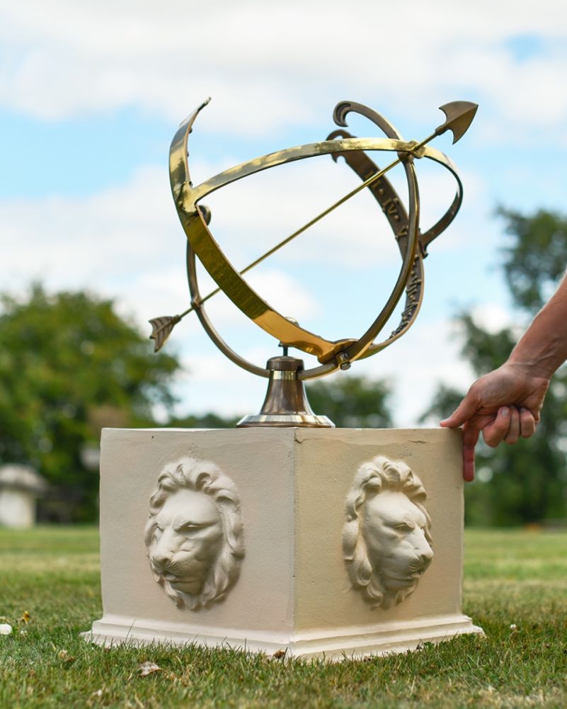 'Leone' Ornate Cream Cast Aluminium Sundial Column To Scale