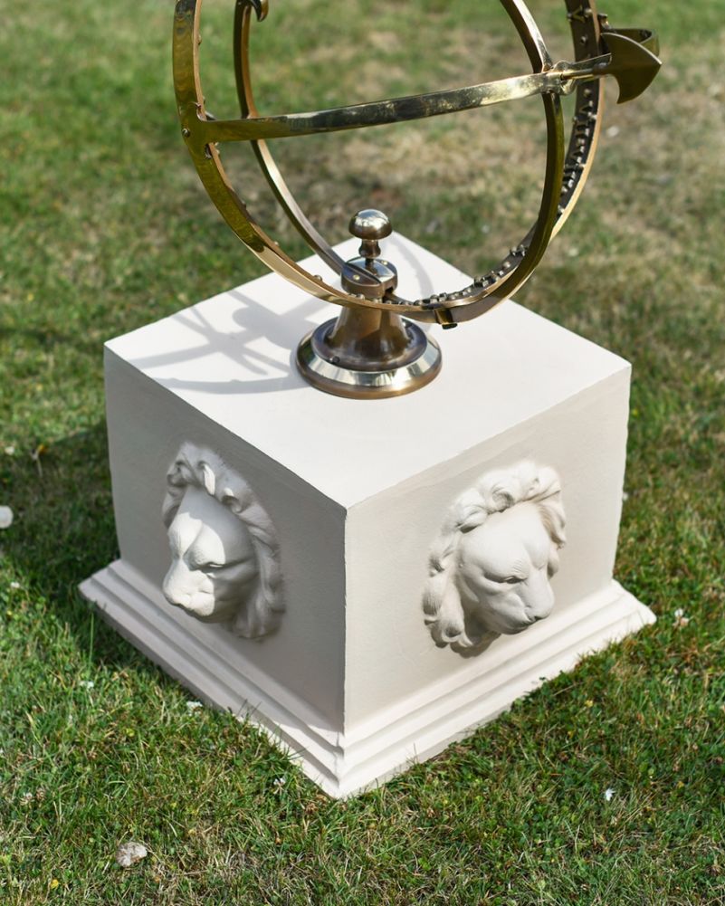 'Leone' Ornate Cream Cast Aluminium Sundial Column Top