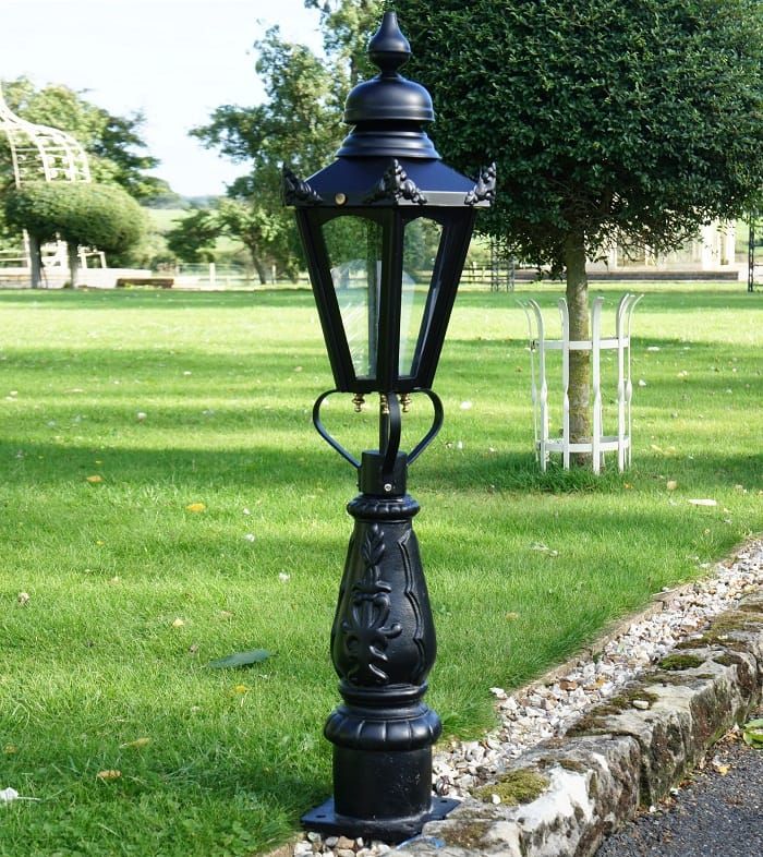 Hexagonal Garden Driveway Lighting - Black Set in Garden