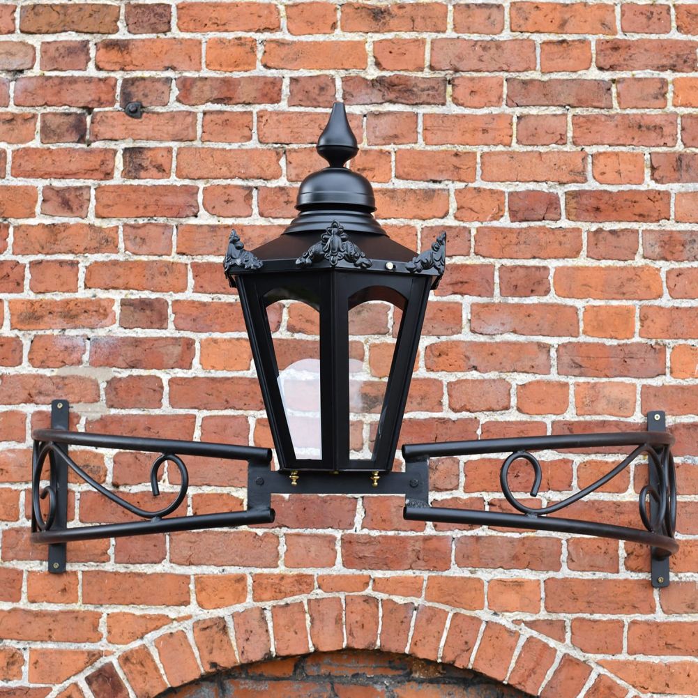 Hexagonal Bow Bracket Light in Situ