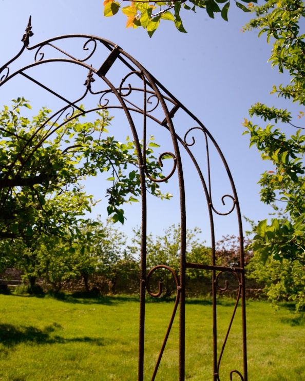 Ornate Guglia Rustic Traditional Rose Arch Up Close