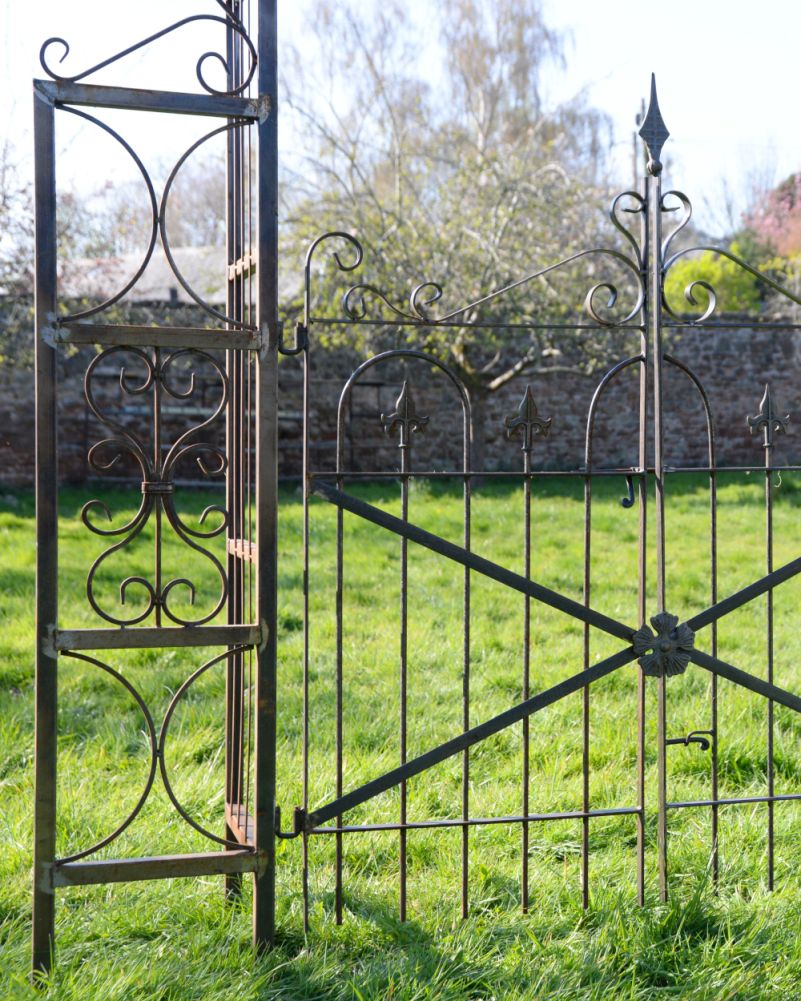 Ornate Rustic Wightwick Natural Steel Rose Arch With Gate Details