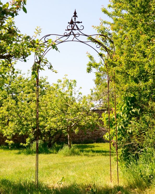 Ornate Three Piece Surmaville Rustic Rose Arch