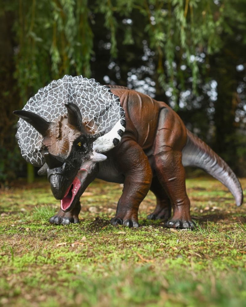 outdoor metal stature lawn ornament