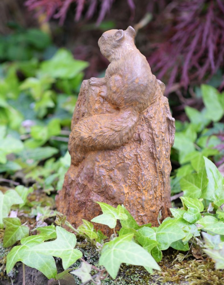 Rustic Cast Iron Squirrel Climbing Garden Sculpture Tail