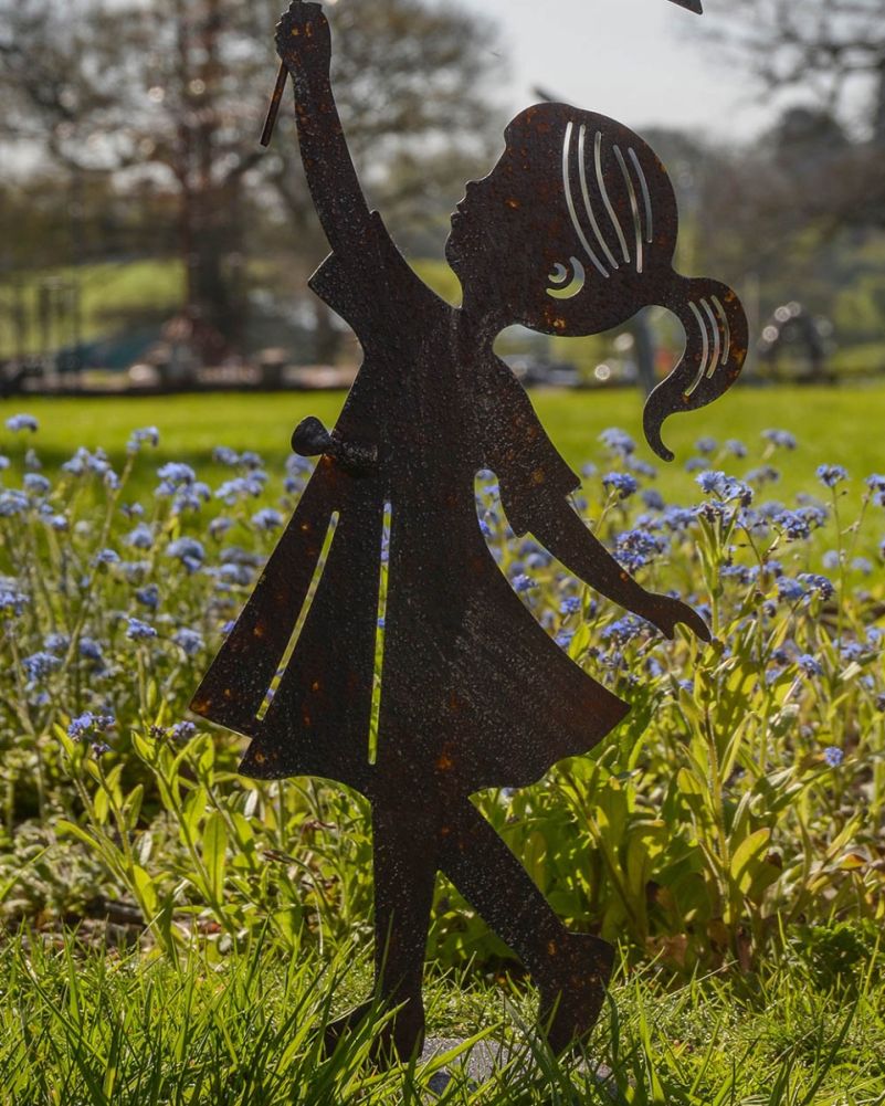 Rustic 'Juniper' Garden Silhouette - Girl Close Up