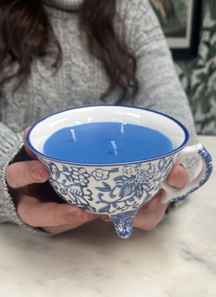 Scale Of The Traditional Three Feet Tea Cup Candle