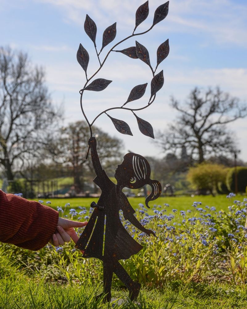 Scale Of Rustic 'Juniper' Garden Silhouette - Girl