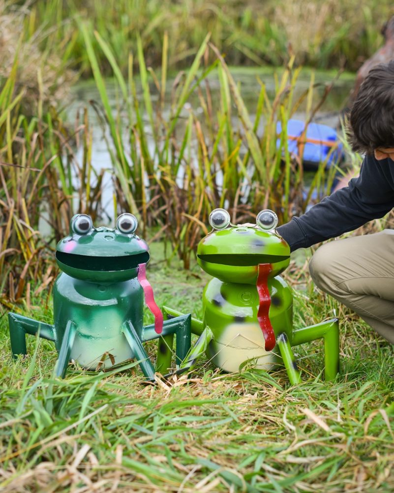 Scrap Metal 'Ferdinand' The Frog Garden Sculpture Scale