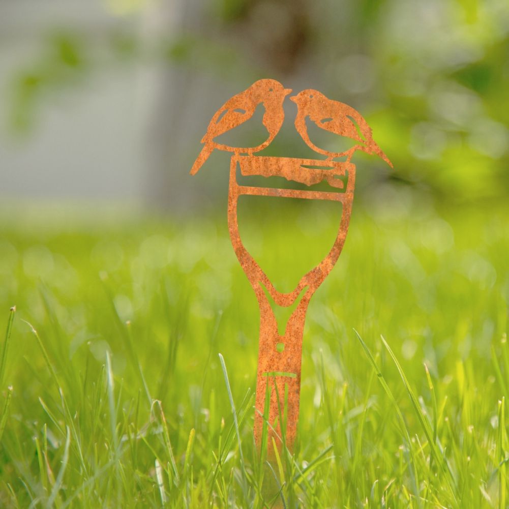 Steel Pair of Robins Garden Silhouette in Rustic in a Grassy Setting