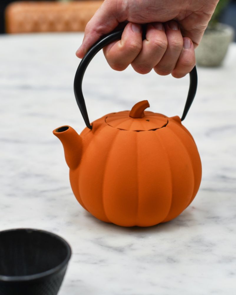 'The Pumpkin' Cast iron Japanese Teapot To Scale