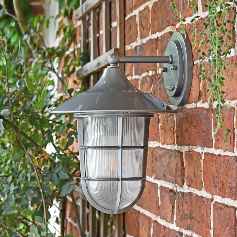 Side view of 'Long Beach' Top Fix Lantern