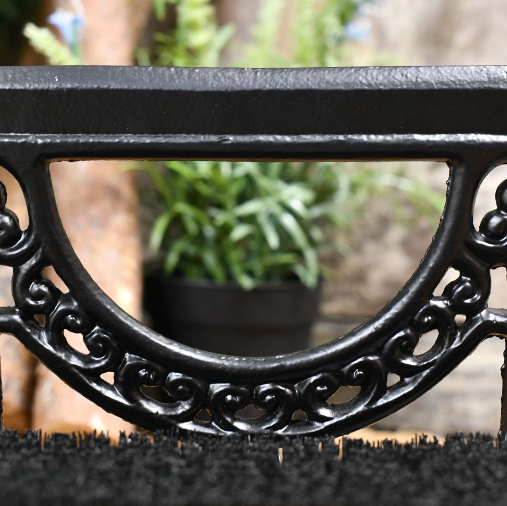 Detailed image Black Cast iron Boot brush & Scraper