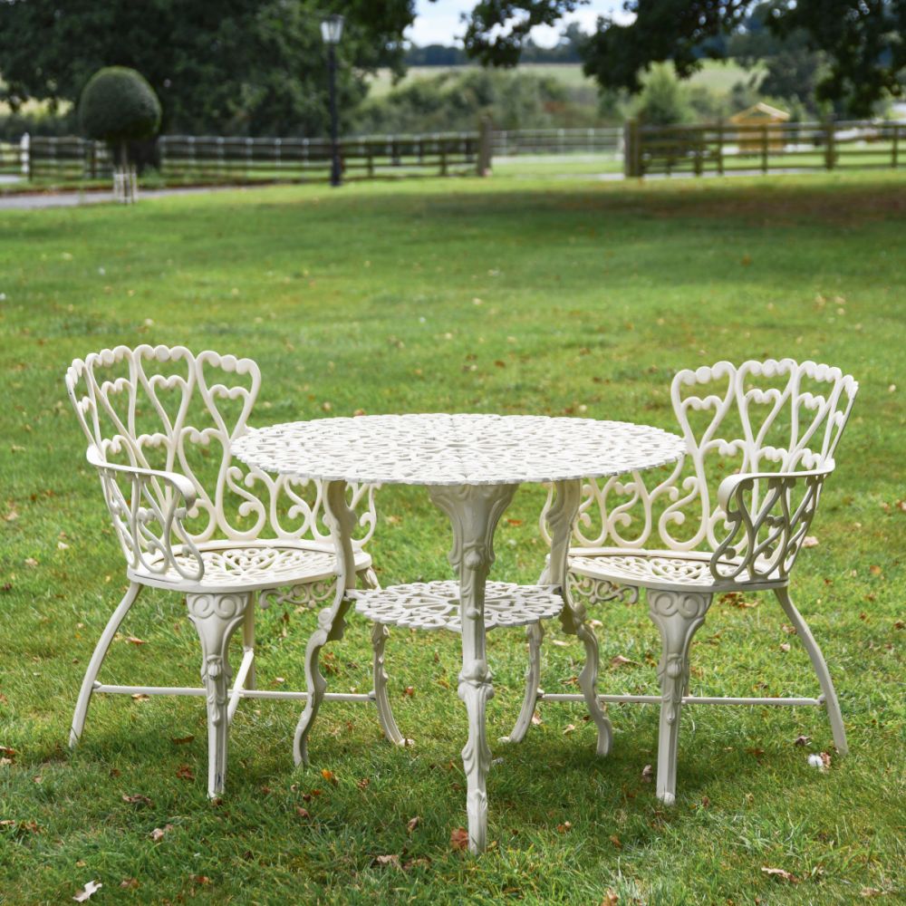 Queen of Hearts Solid Cream Two Seat Garden Dining Set