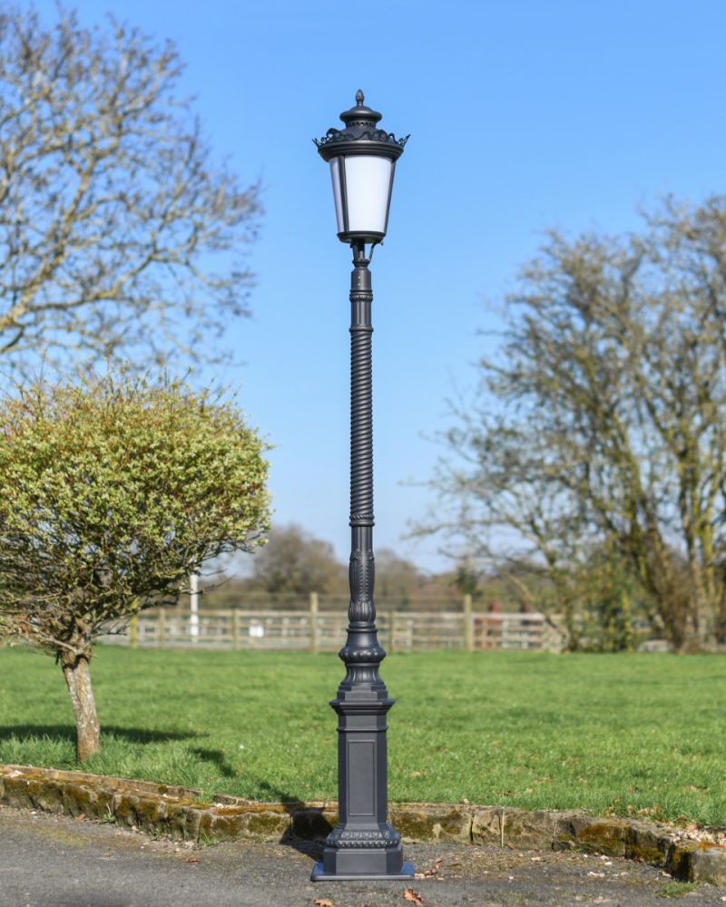 The Minister Black Traditional Lamp Post 2.6m