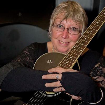 Maeve Performs Live at the British Ironwork Centre