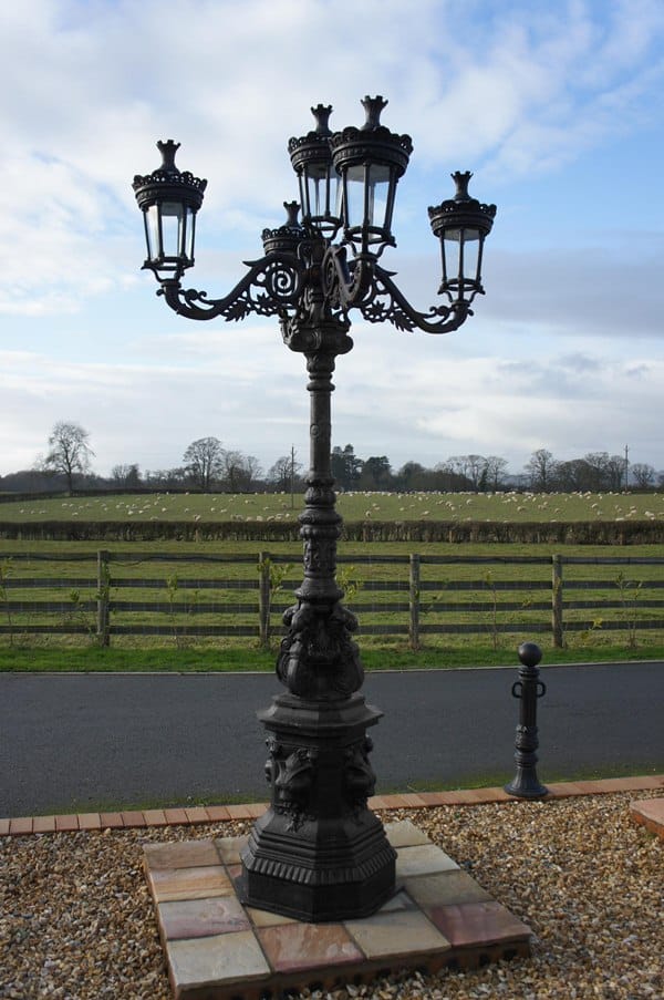 The 'Lord Grayson' Regal Lamp Post