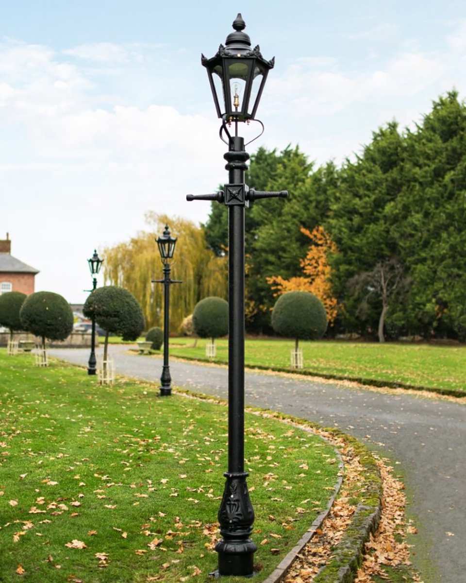 Black Concordia Lamp Post - 2.7m