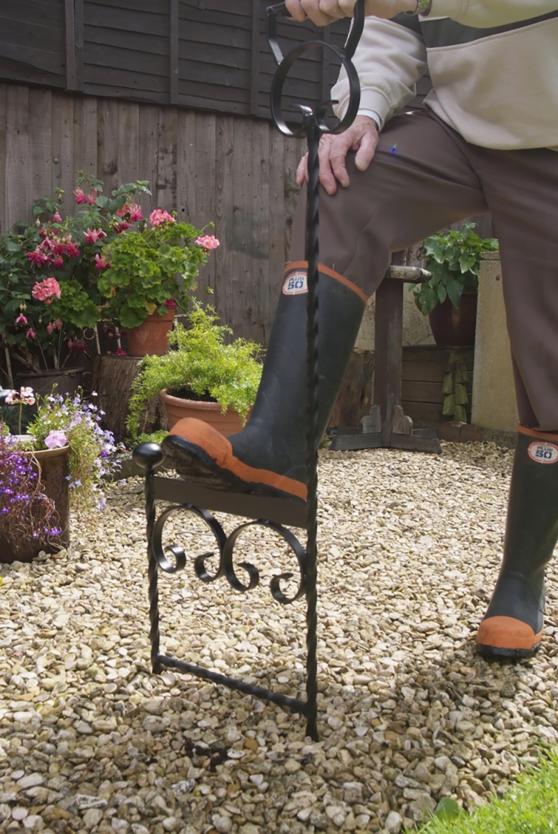 "Harmer Hill" Boot Scraper with Handle In Black