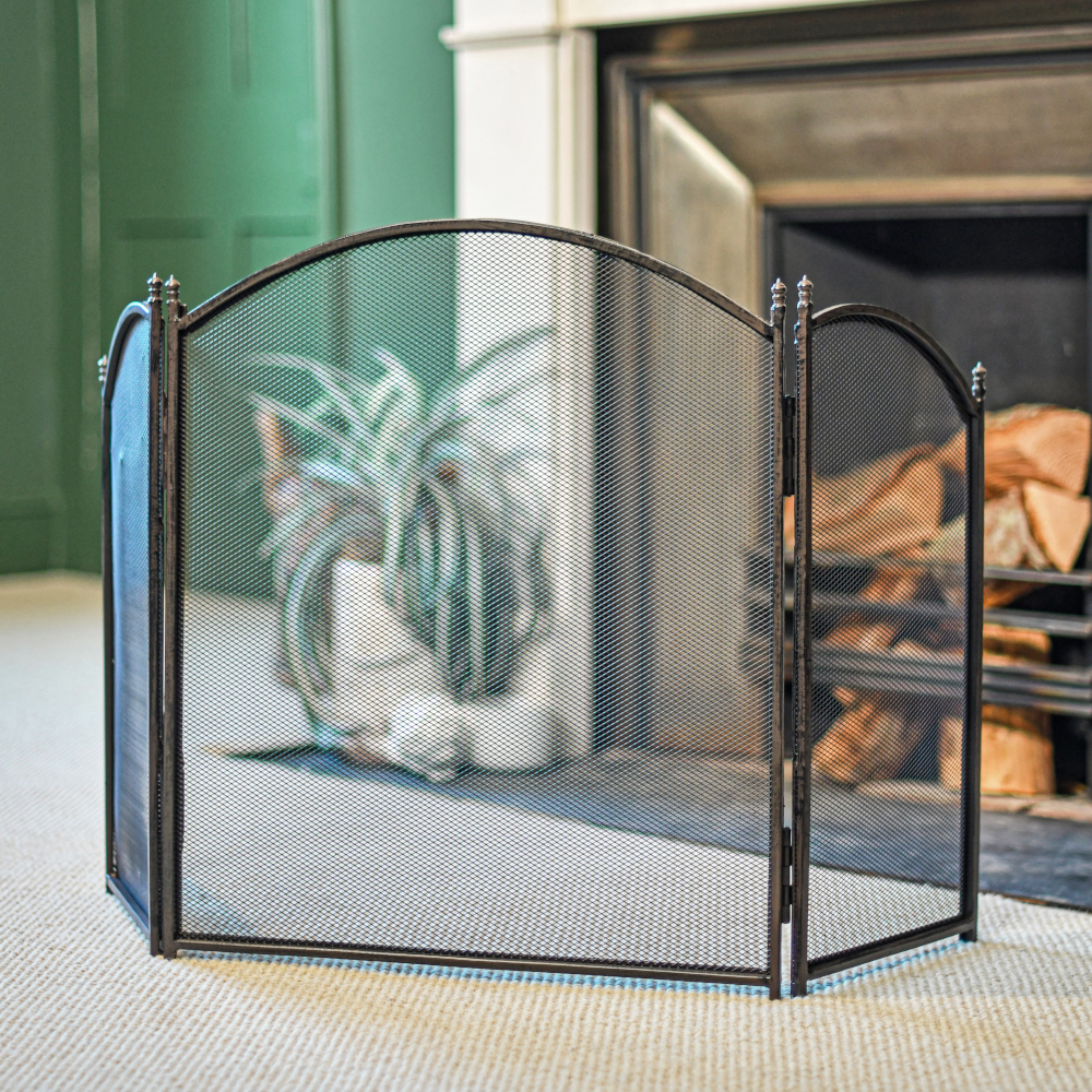'Ribernton Castle' Rustic Iron Spark Guard