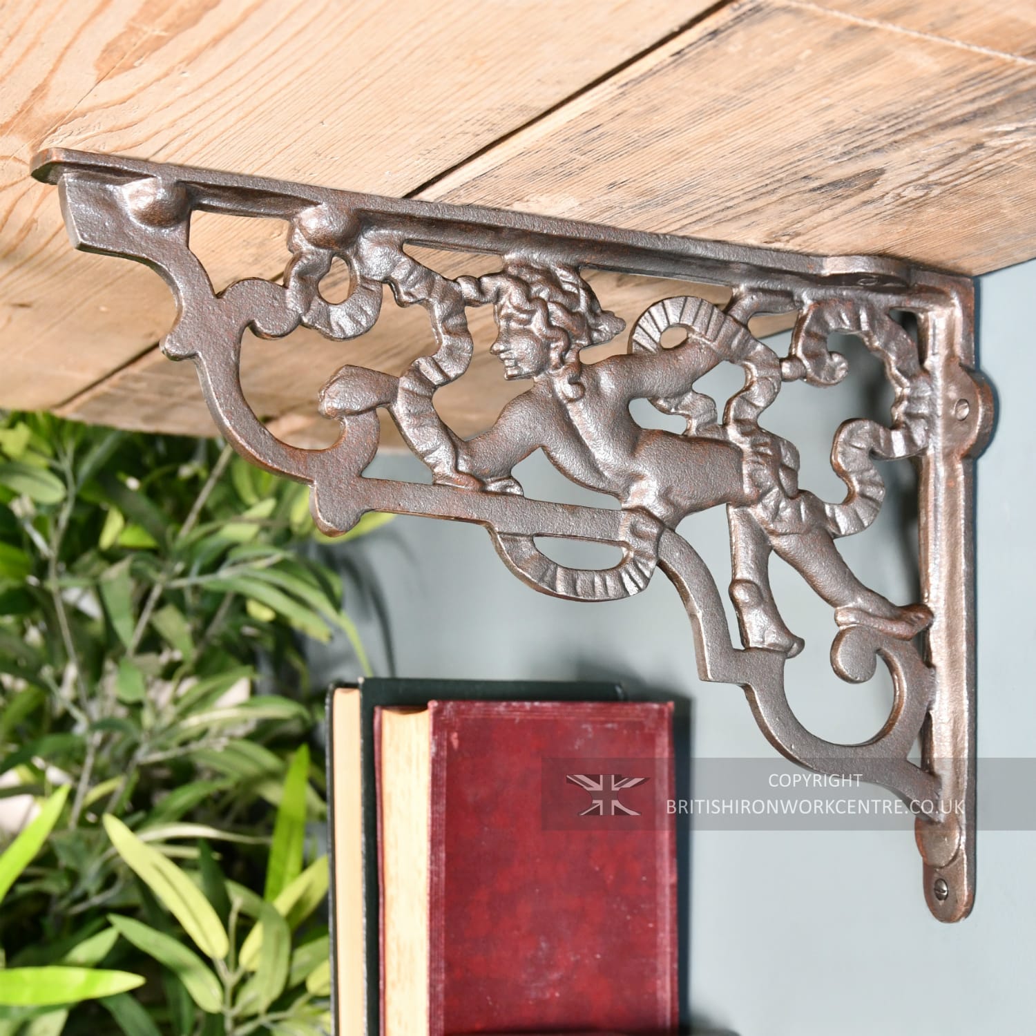 Large Basilica Cherub Bracket
