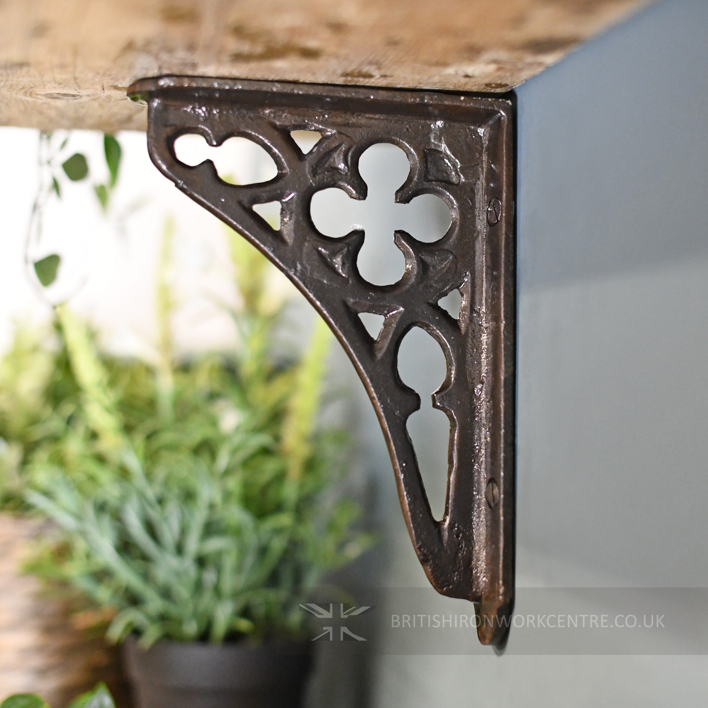 Cast Iron 7 x 5 Inch Coalbrookdale Bracket